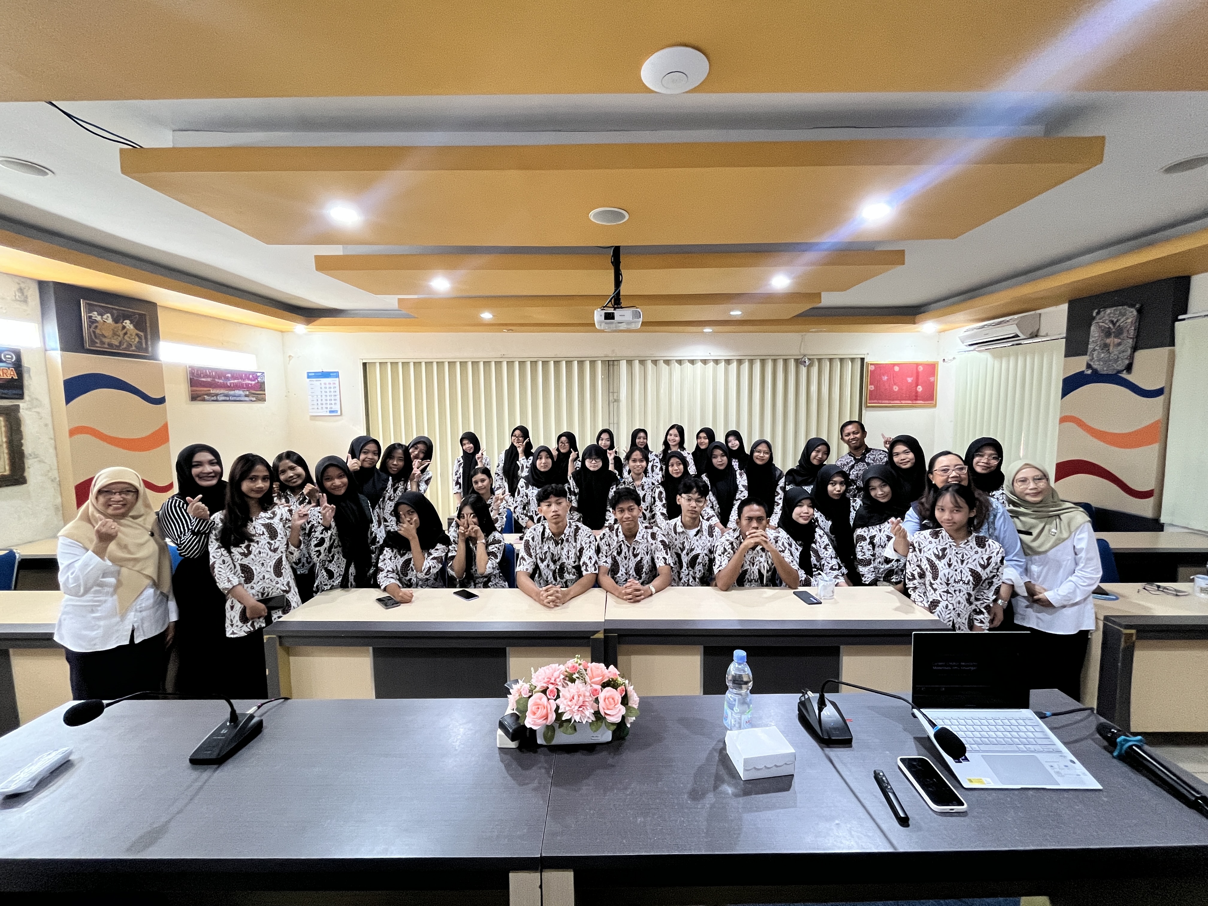 Kegiatan Guru Tamu Content Creator Akuntansi: Monetisasi Ilmu Keuangan lewat Digital Branding SMKN 1 Yogyakarta